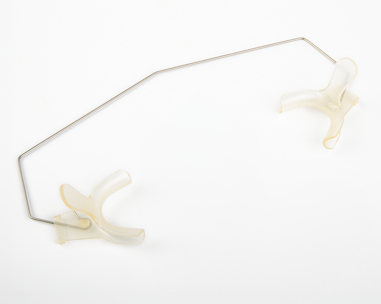 Retractor Labios Autoclavable Transparente Infantil